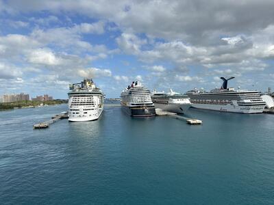 Ships-Nassau-Docked