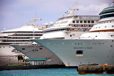 Cruise ships in Nassau
