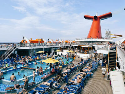 Carnival-Elation-Crowded-Pool-Deck-Chair-Hogs